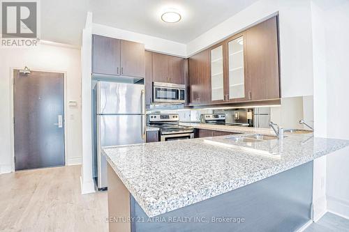 402 - 131 Upper Duke Crescent, Markham (Unionville), ON - Indoor Photo Showing Kitchen With Stainless Steel Kitchen With Double Sink With Upgraded Kitchen