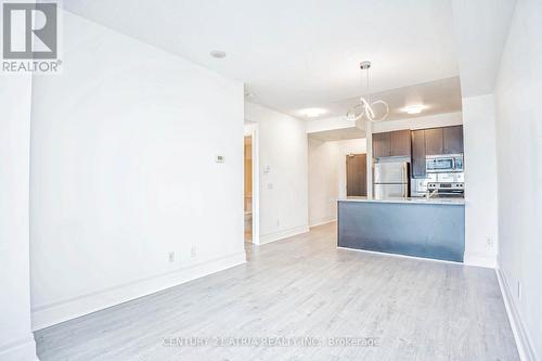 402 - 131 Upper Duke Crescent, Markham, ON - Indoor Photo Showing Kitchen