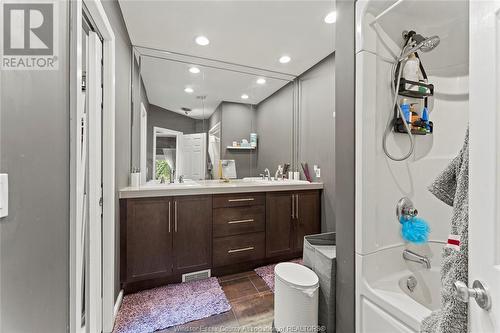 859 Monmouth, Windsor, ON - Indoor Photo Showing Bathroom