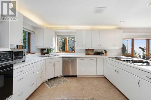 1405 Heritage Road, Kingsville, ON - Indoor Photo Showing Kitchen With Double Sink