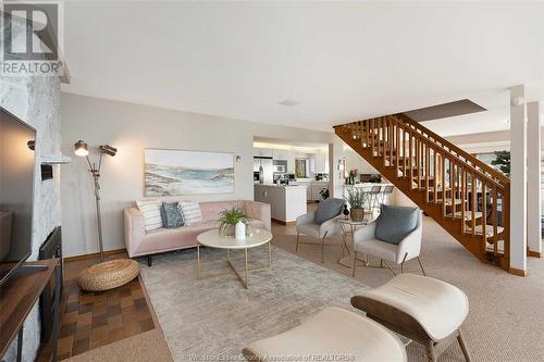 1405 Heritage Road, Kingsville, ON - Indoor Photo Showing Living Room