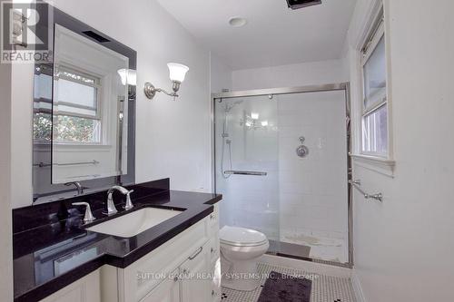 1460 Halyard Court, Mississauga (Clarkson), ON - Indoor Photo Showing Bathroom