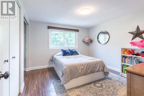 2214 Melissa Crescent, Burlington, ON - Indoor Photo Showing Bedroom