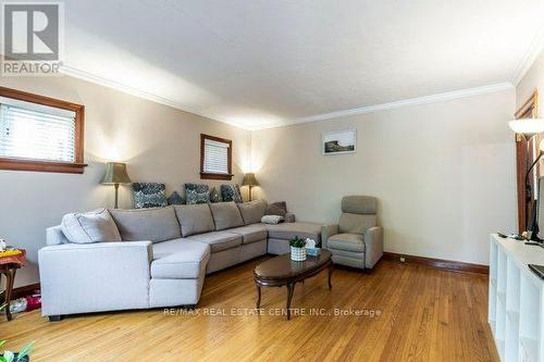 123 Krug Street, Kitchener, ON - Indoor Photo Showing Living Room