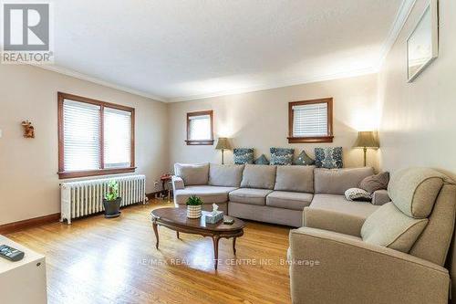 123 Krug Street, Kitchener, ON - Indoor Photo Showing Living Room