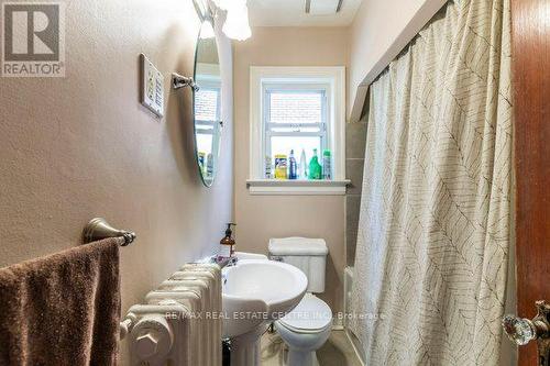 123 Krug Street, Kitchener, ON - Indoor Photo Showing Bathroom