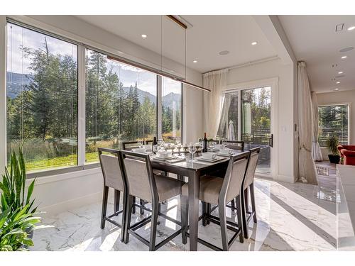 4 Sunset Lane, Fernie, BC - Indoor Photo Showing Dining Room