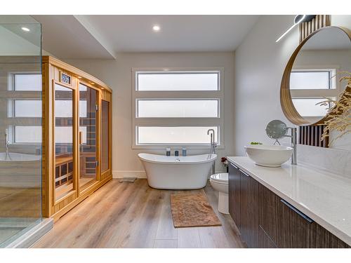 4 Sunset Lane, Fernie, BC - Indoor Photo Showing Bathroom