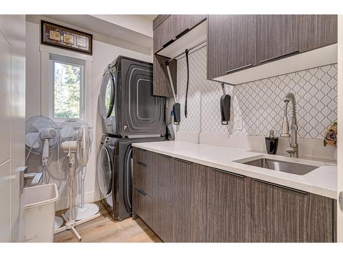 4 Sunset Lane, Fernie, BC - Indoor Photo Showing Laundry Room