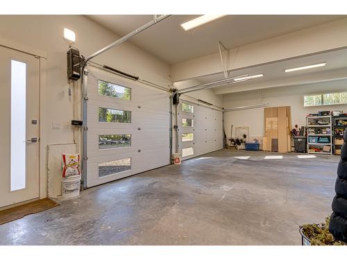 4 Sunset Lane, Fernie, BC - Indoor Photo Showing Garage