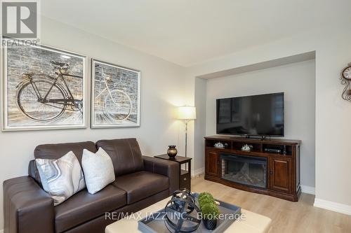 119 Bavin Street, Clarington (Bowmanville), ON - Indoor Photo Showing Living Room