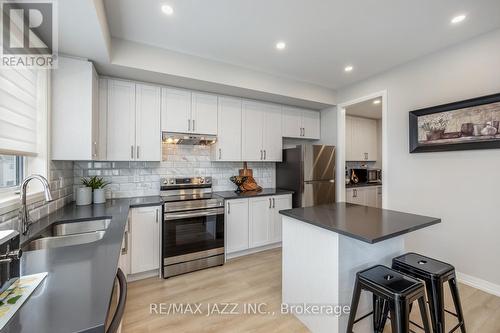 119 Bavin Street, Clarington (Bowmanville), ON - Indoor Photo Showing Kitchen With Upgraded Kitchen