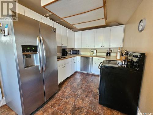 408 Duffield Street W, Moose Jaw, SK - Indoor Photo Showing Kitchen