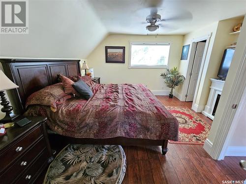 408 Duffield Street W, Moose Jaw, SK - Indoor Photo Showing Bedroom