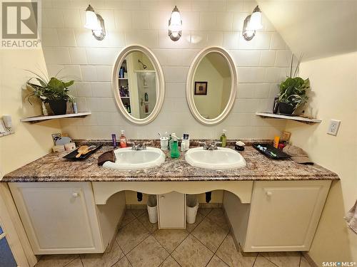 408 Duffield Street W, Moose Jaw, SK - Indoor Photo Showing Bathroom