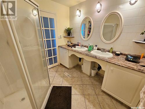 408 Duffield Street W, Moose Jaw, SK - Indoor Photo Showing Bathroom