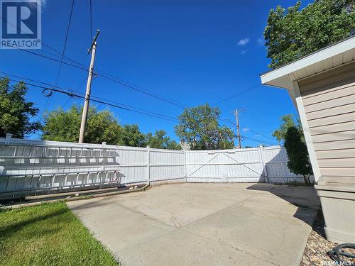 408 Duffield Street W, Moose Jaw, SK - Outdoor