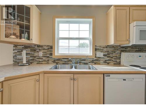 2550 Hollywood Road Unit# 104, Kelowna, BC - Indoor Photo Showing Kitchen With Double Sink