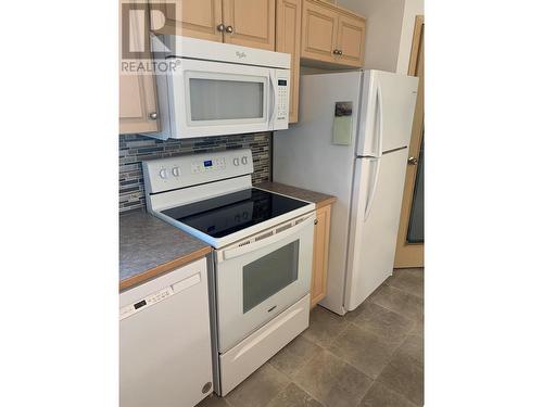 2550 Hollywood Road Unit# 104, Kelowna, BC - Indoor Photo Showing Kitchen