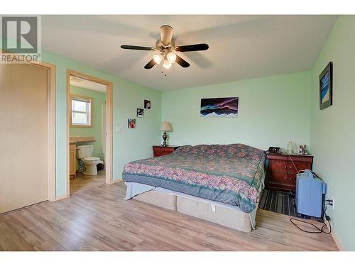 2550 Hollywood Road Unit# 104, Kelowna, BC - Indoor Photo Showing Bedroom