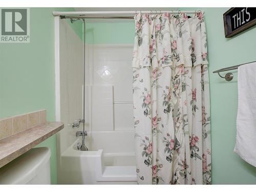 2550 Hollywood Road Unit# 104, Kelowna, BC - Indoor Photo Showing Bathroom