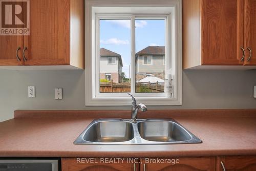 176 Thrushwood Drive, Barrie (Holly), ON - Indoor Photo Showing Kitchen With Double Sink