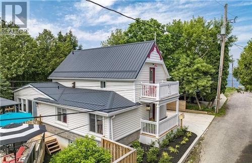 4 6Th Street, Grimsby, ON - Outdoor With Deck Patio Veranda