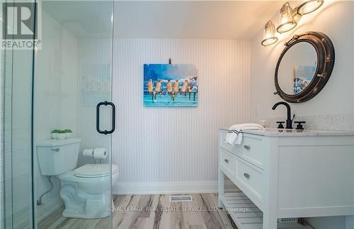 4 6Th Street, Grimsby, ON - Indoor Photo Showing Bathroom