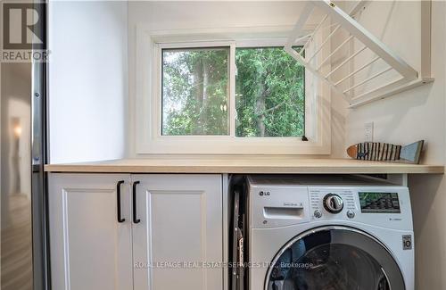 4 6Th Street, Grimsby, ON - Indoor Photo Showing Laundry Room