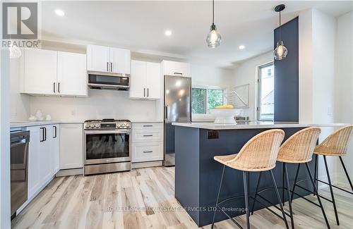 4 6Th Street, Grimsby, ON - Indoor Photo Showing Kitchen With Upgraded Kitchen