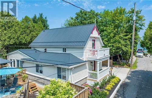 4 6Th Street, Grimsby, ON - Outdoor With Deck Patio Veranda