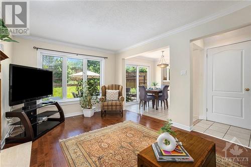 101 Picasso Drive, Ottawa, ON - Indoor Photo Showing Living Room