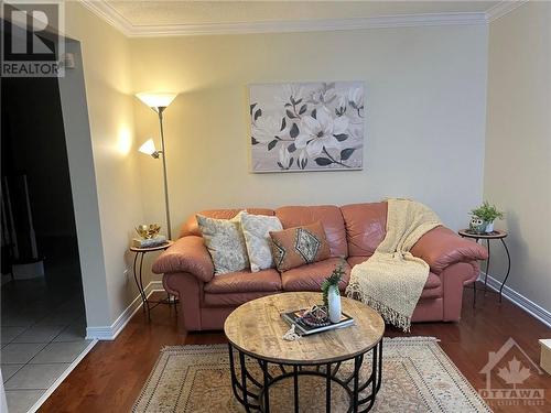 101 Picasso Drive, Ottawa, ON - Indoor Photo Showing Living Room