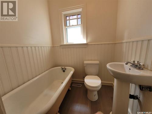 106 31St Street W, Saskatoon, SK - Indoor Photo Showing Bathroom