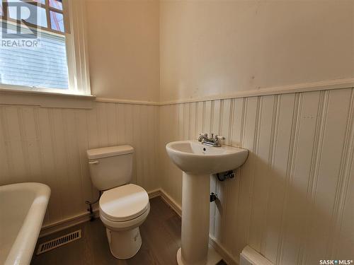 106 31St Street W, Saskatoon, SK - Indoor Photo Showing Bathroom