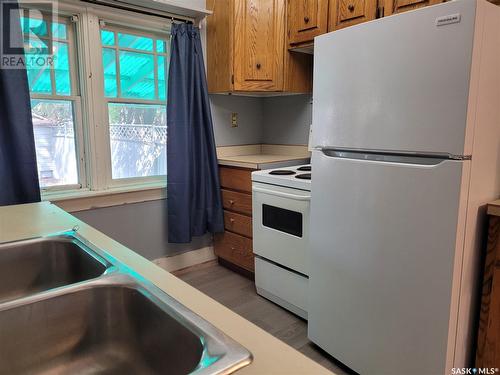 106 31St Street W, Saskatoon, SK - Indoor Photo Showing Kitchen With Double Sink