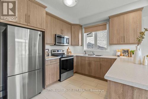 2448 Irish Moss Road, London, ON - Indoor Photo Showing Kitchen With Stainless Steel Kitchen