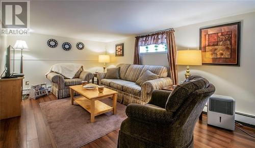 4 Calver Avenue, St. John'S, NL - Indoor Photo Showing Living Room