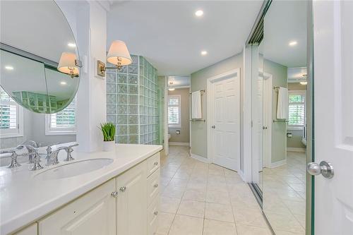 341 Acacia Court, Oakville, ON - Indoor Photo Showing Bathroom