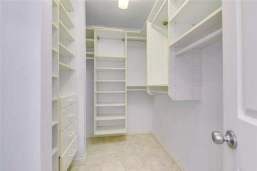 341 Acacia Court, Oakville, ON - Indoor With Storage