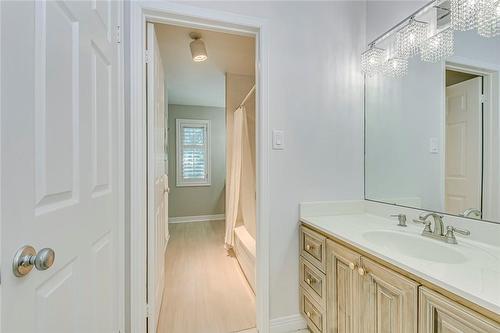 341 Acacia Court, Oakville, ON - Indoor Photo Showing Bathroom