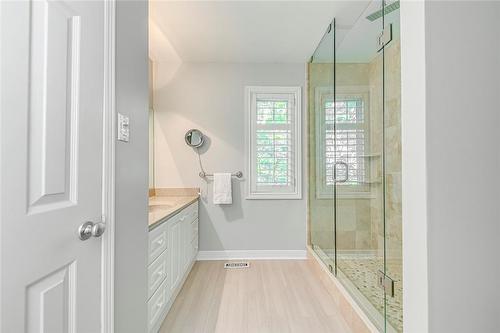 341 Acacia Court, Oakville, ON - Indoor Photo Showing Bathroom