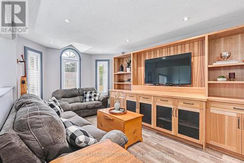 93 Dyer Drive, Wasaga Beach, ON - Indoor Photo Showing Living Room