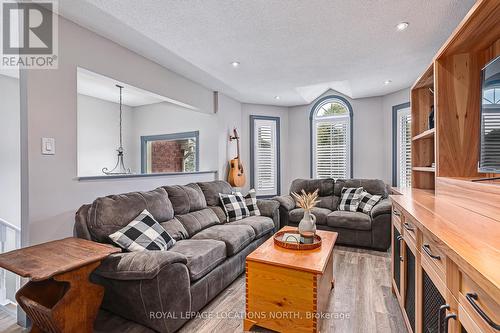 93 Dyer Drive, Wasaga Beach, ON - Indoor Photo Showing Living Room