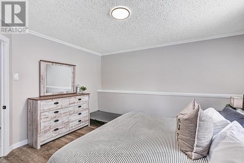 93 Dyer Drive, Wasaga Beach, ON - Indoor Photo Showing Bedroom