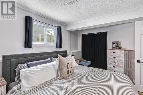 93 Dyer Drive, Wasaga Beach, ON - Indoor Photo Showing Bedroom