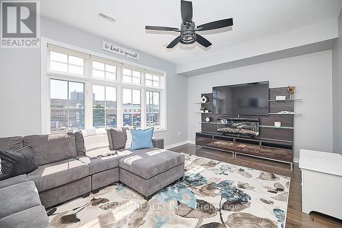 17 - 1401 Plains Road E, Burlington, ON - Indoor Photo Showing Living Room