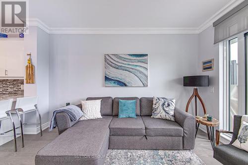 301 - 90 Orchard Point Road, Orillia, ON - Indoor Photo Showing Living Room