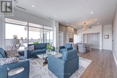 301 - 90 Orchard Point Road, Orillia, ON - Indoor Photo Showing Living Room