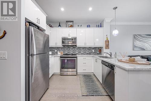 301 - 90 Orchard Point Road, Orillia, ON - Indoor Photo Showing Kitchen With Upgraded Kitchen